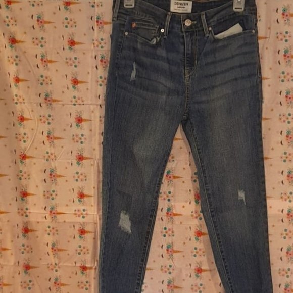 Denizen Levi's Women's Jeans. - Picture 3 of 3